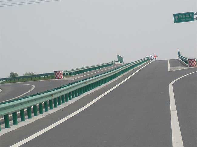内蒙古高速公路护栏的材质与规格