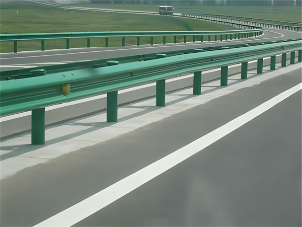 内蒙古高速护栏板守护安全广泛应用于多个行业